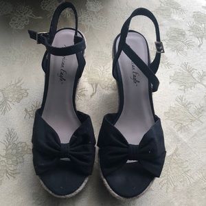 American eagle black wedges
